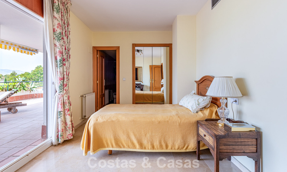 Ruim frontline golf penthouse appartement te koop dicht bij alle voorzieningen in Guadalmina Alta en San Pedro, Marbella 790024