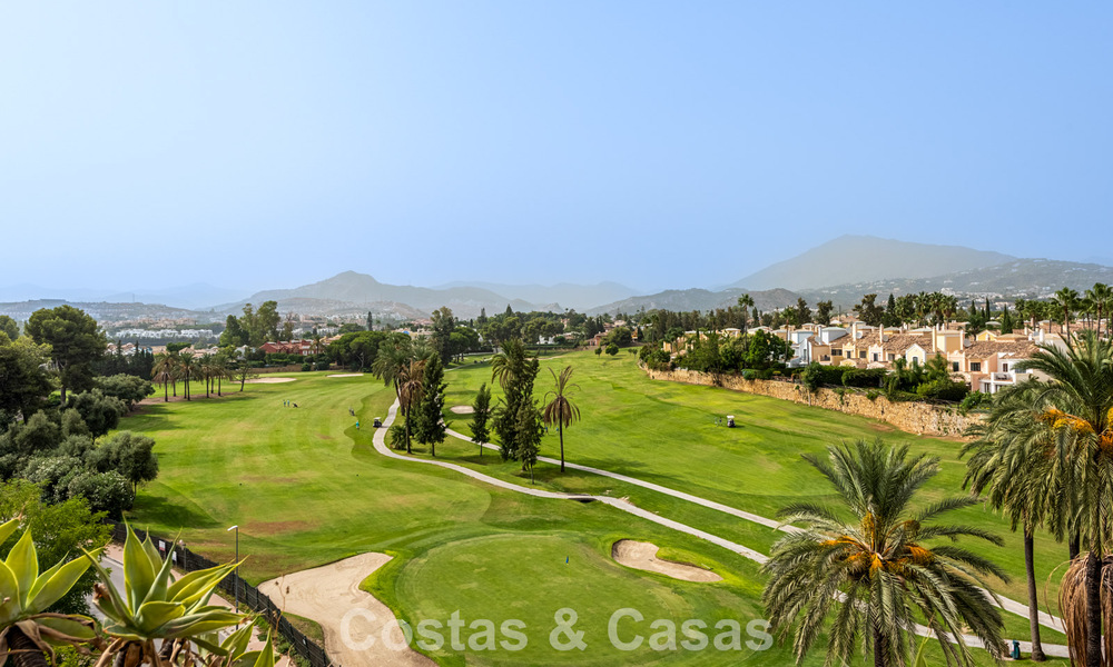 Ruim frontline golf penthouse appartement te koop dicht bij alle voorzieningen in Guadalmina Alta en San Pedro, Marbella 790027