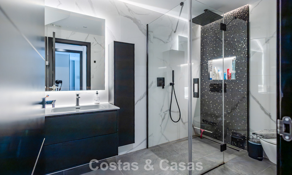 Ruim Spaans herenhuis te koop met een modern interieur in de Aloha-Golf gemeenschap in Nueva Andalucia, Marbella 790153