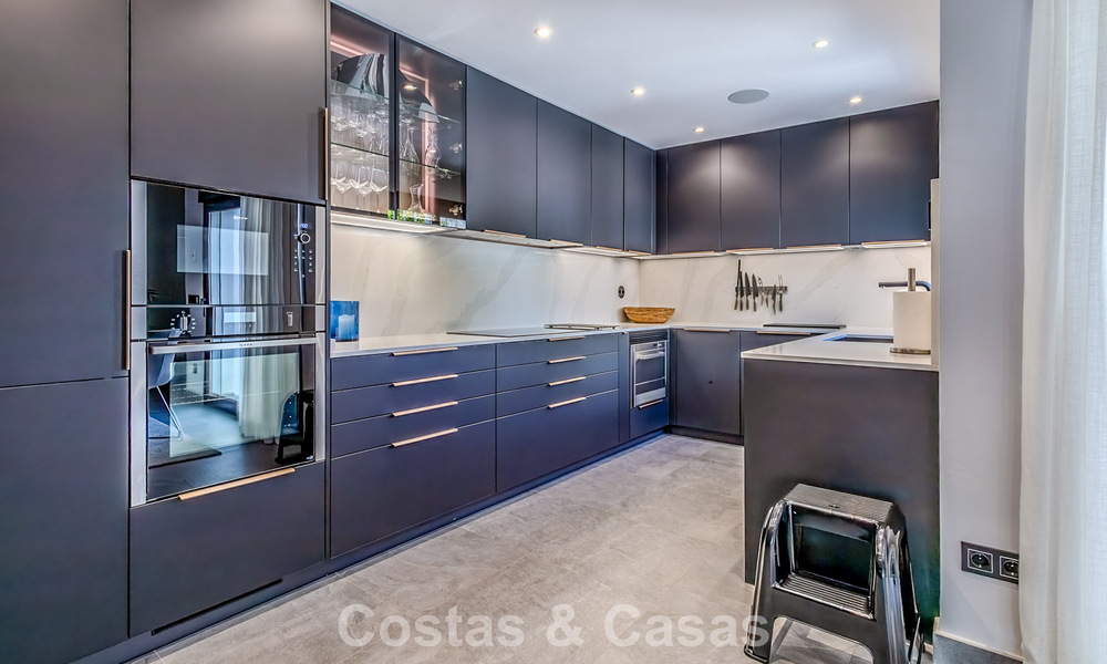 Ruim Spaans herenhuis te koop met een modern interieur in de Aloha-Golf gemeenschap in Nueva Andalucia, Marbella 790168