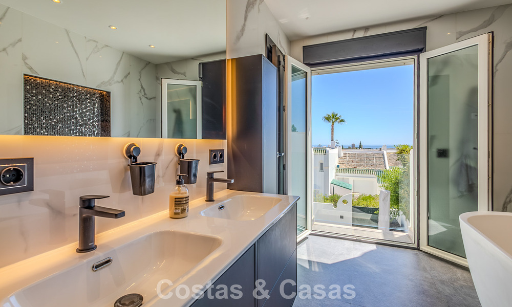 Ruim Spaans herenhuis te koop met een modern interieur in de Aloha-Golf gemeenschap in Nueva Andalucia, Marbella 790175