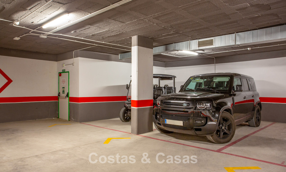 Stijlvol 3-slaapkamer appartement te koop met panoramisch zeezicht in een gated resort in Benahavis - Marbella 790131