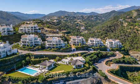 Stijlvol 3-slaapkamer appartement te koop met panoramisch zeezicht in een gated resort in Benahavis - Marbella 790136