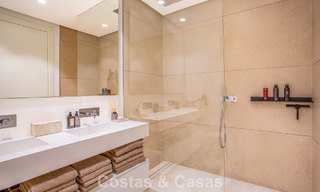 Stijlvol 3-slaapkamer appartement te koop met panoramisch zeezicht in een gated resort in Benahavis - Marbella 790140 