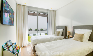 Stijlvol 3-slaapkamer appartement te koop met panoramisch zeezicht in een gated resort in Benahavis - Marbella 790143 