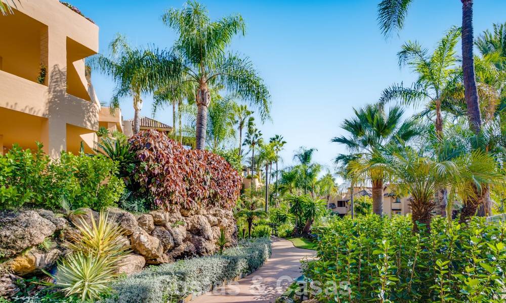 Instapklaar, gemoderniseerd penthouse te koop in een luxueus complex aan de Golden Mile van Marbella 790096