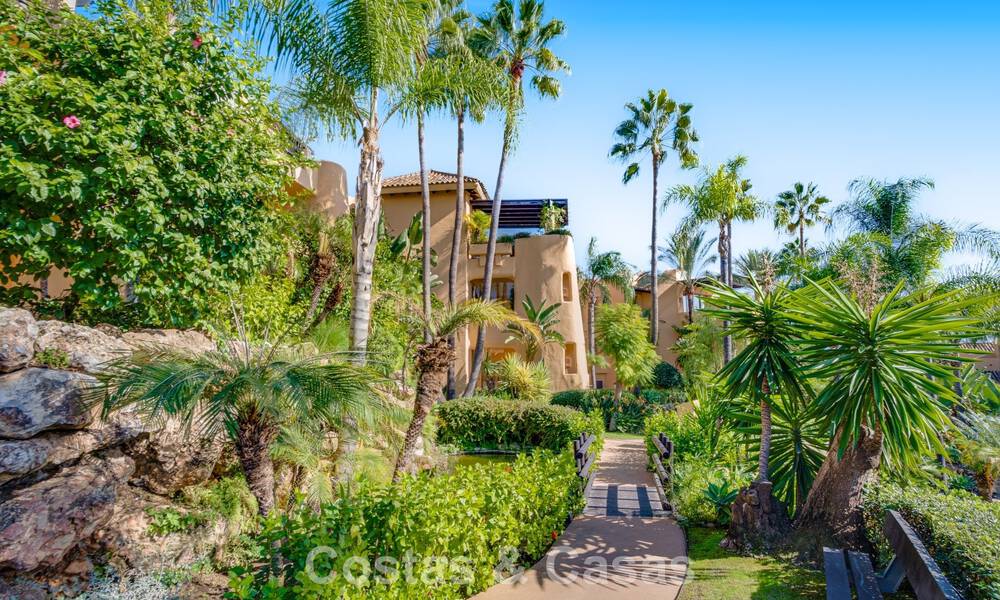 Instapklaar, gemoderniseerd penthouse te koop in een luxueus complex aan de Golden Mile van Marbella 790097