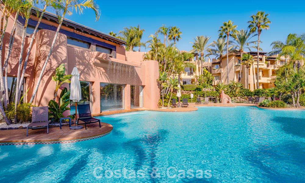 Instapklaar, gemoderniseerd penthouse te koop in een luxueus complex aan de Golden Mile van Marbella 790101