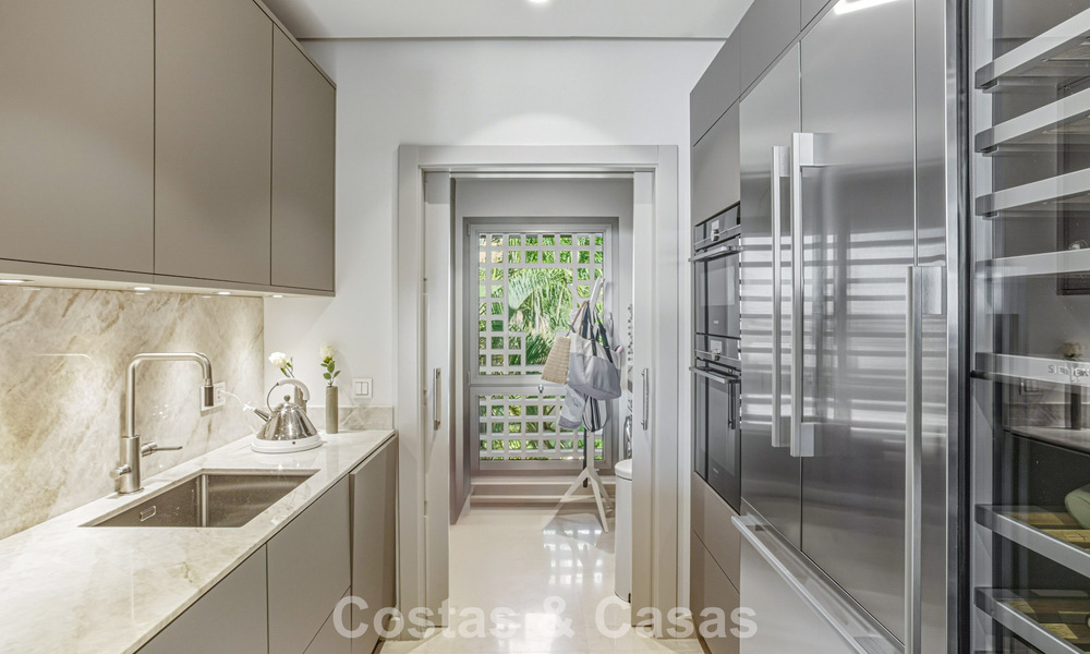 Instapklaar, gemoderniseerd penthouse te koop in een luxueus complex aan de Golden Mile van Marbella 790110