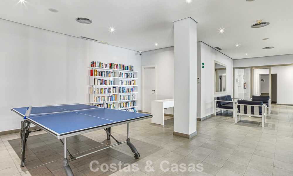 Instapklaar, gemoderniseerd penthouse te koop in een luxueus complex aan de Golden Mile van Marbella 790127