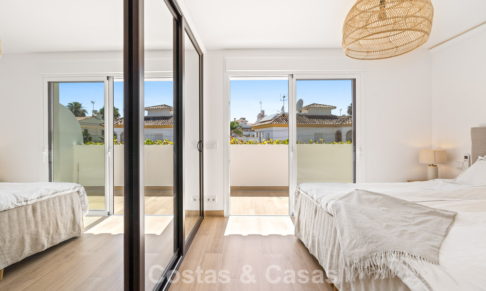 Charmant rijhuis met eigentijds interieur te koop, op loopafstand van het strand en het centrum van San Pedro, Marbella 790064