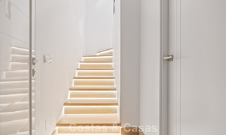 Charmant rijhuis met eigentijds interieur te koop, op loopafstand van het strand en het centrum van San Pedro, Marbella 790072 