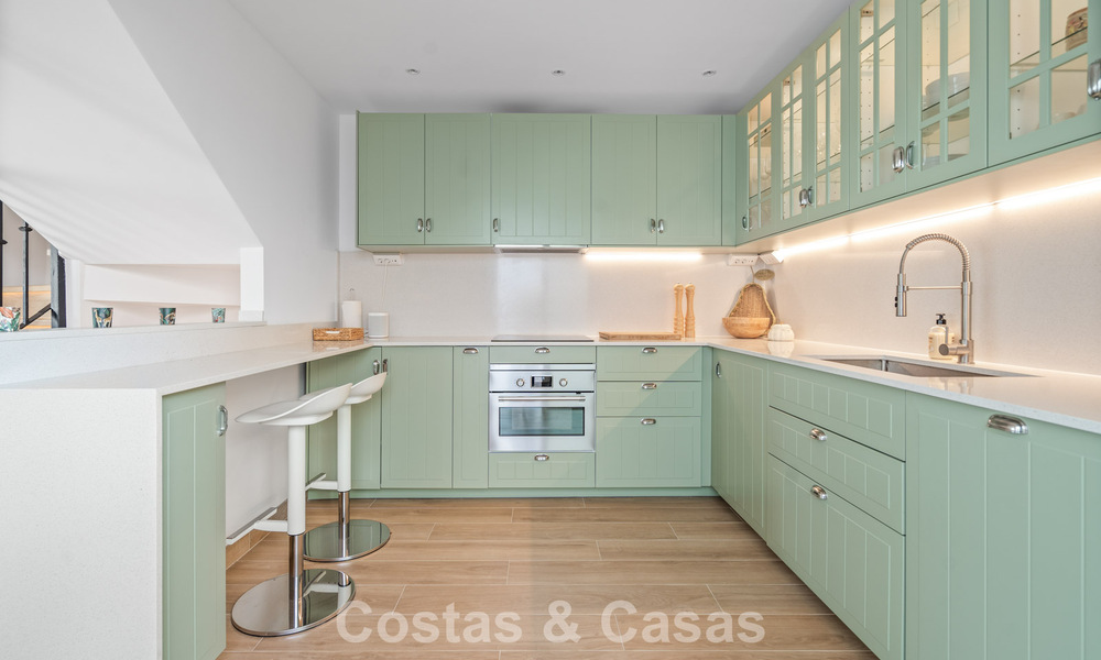 Charmant rijhuis met eigentijds interieur te koop, op loopafstand van het strand en het centrum van San Pedro, Marbella 790074