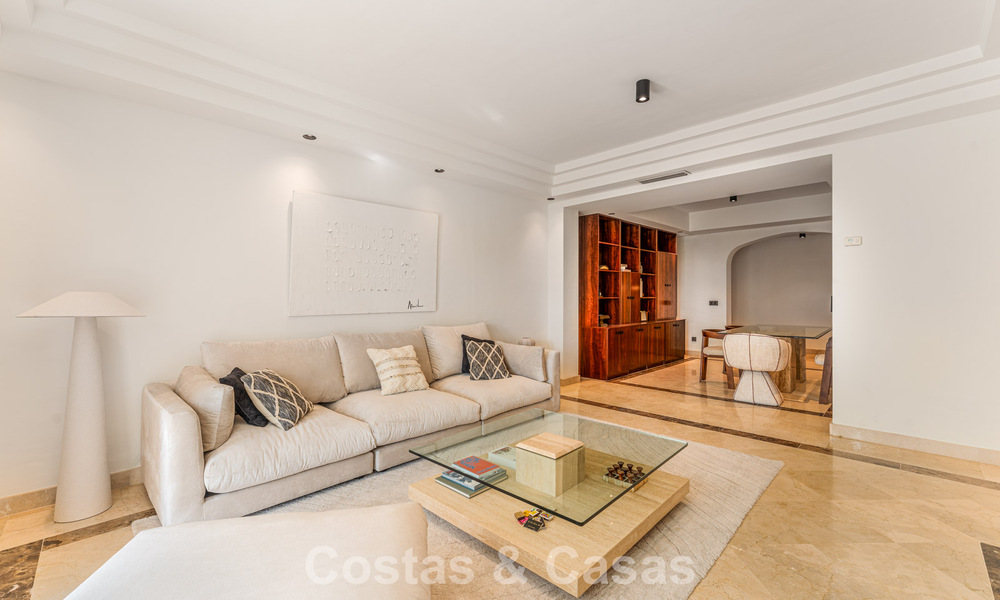 Modern gerenoveerd appartement te koop in een schitterend Sierra Blanca complex op de Golden Mile in Marbella 790293