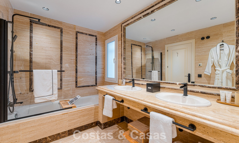 Modern gerenoveerd appartement te koop in een schitterend Sierra Blanca complex op de Golden Mile in Marbella 790299