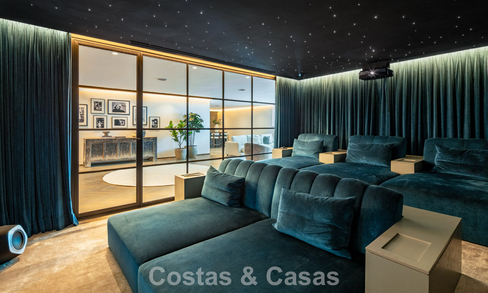 Mediterrane luxevilla met een klassieke architectuur te koop en zeezicht in het Marbella Club Resort in Benahavis 790323