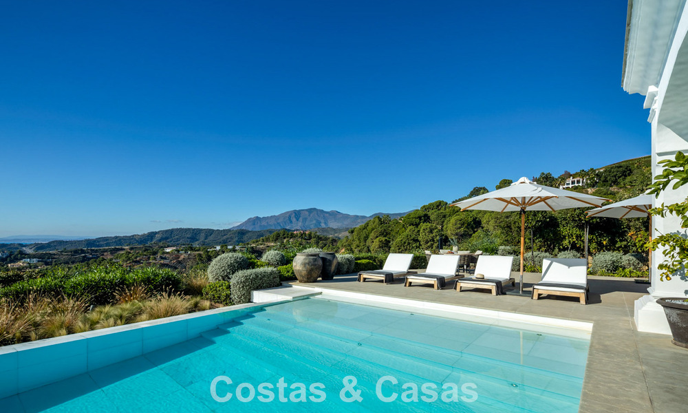 Mediterrane luxevilla met een klassieke architectuur te koop en zeezicht in het Marbella Club Resort in Benahavis 790340