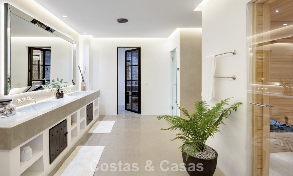 Mediterrane luxevilla met een klassieke architectuur te koop en zeezicht in het Marbella Club Resort in Benahavis 790345