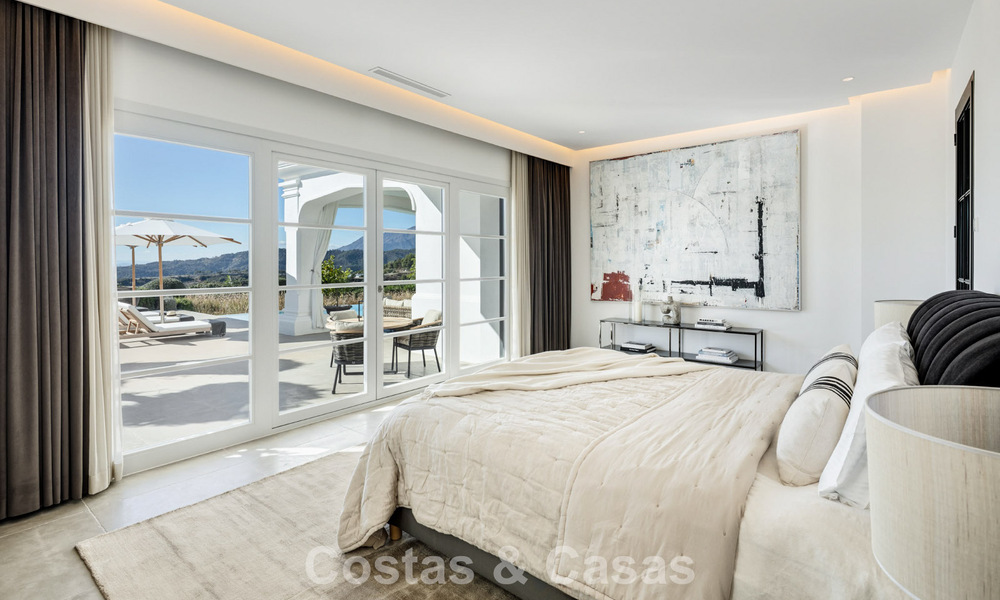 Mediterrane luxevilla met een klassieke architectuur te koop en zeezicht in het Marbella Club Resort in Benahavis 790348