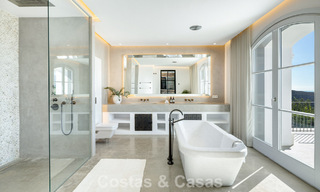 Mediterrane luxevilla met een klassieke architectuur te koop en zeezicht in het Marbella Club Resort in Benahavis 790351 