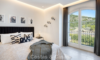 Mediterrane luxevilla met een klassieke architectuur te koop en zeezicht in het Marbella Club Resort in Benahavis 790356 