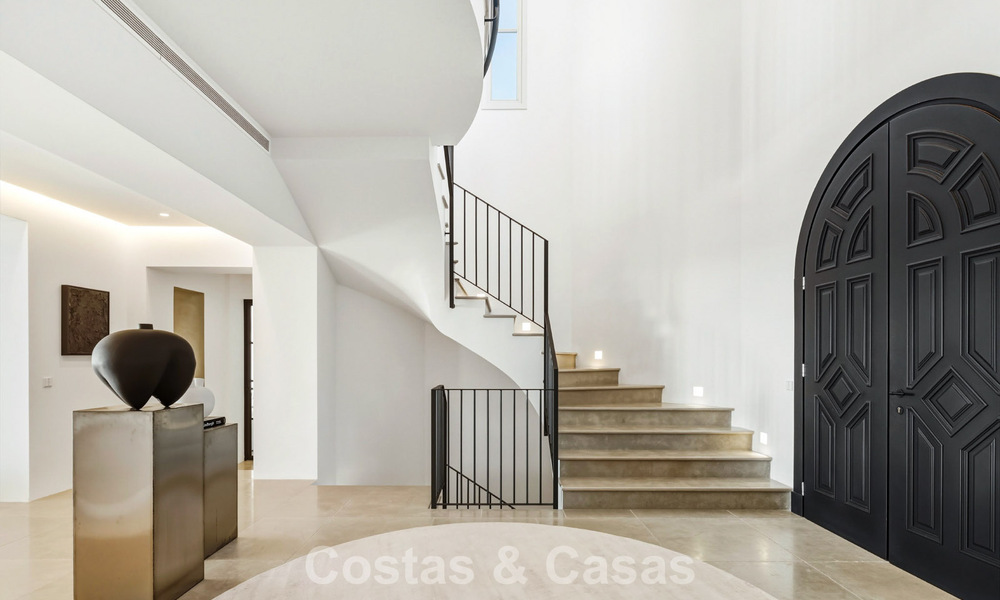 Mediterrane luxevilla met een klassieke architectuur te koop en zeezicht in het Marbella Club Resort in Benahavis 790358