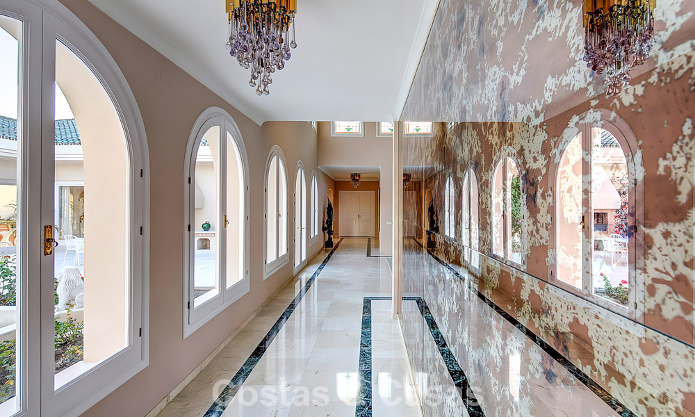 Paleisachtig landgoed met klassieke architectuur te koop in het oostelijke deel van Marbella 790451