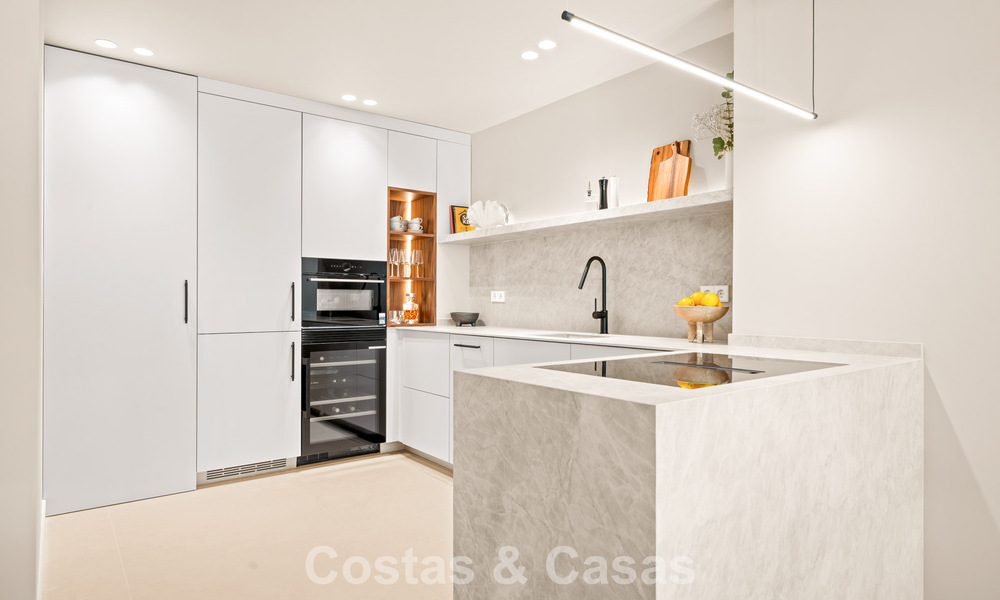 Instapklaar, eigentijds gerenoveerd, duplex appartement te koop met uitzicht op de golfbanen in La Quinta, Marbella - Benahavis 790460