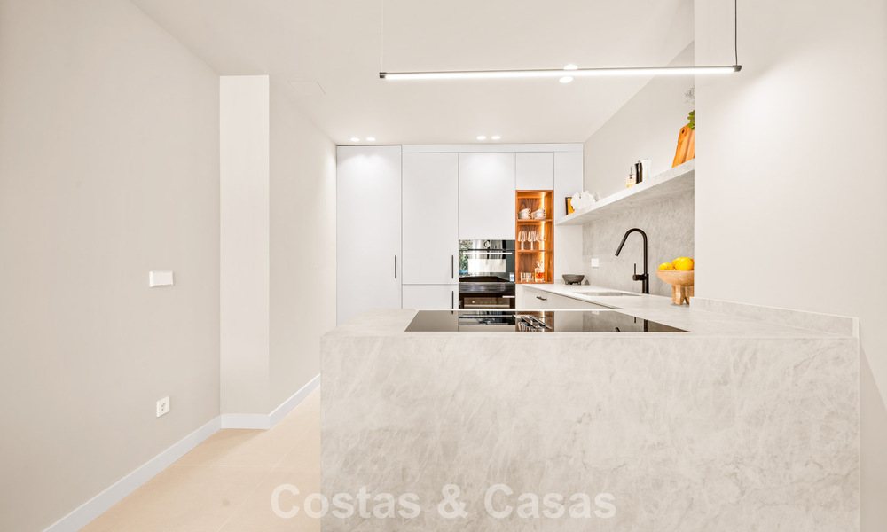 Instapklaar, eigentijds gerenoveerd, duplex appartement te koop met uitzicht op de golfbanen in La Quinta, Marbella - Benahavis 790461