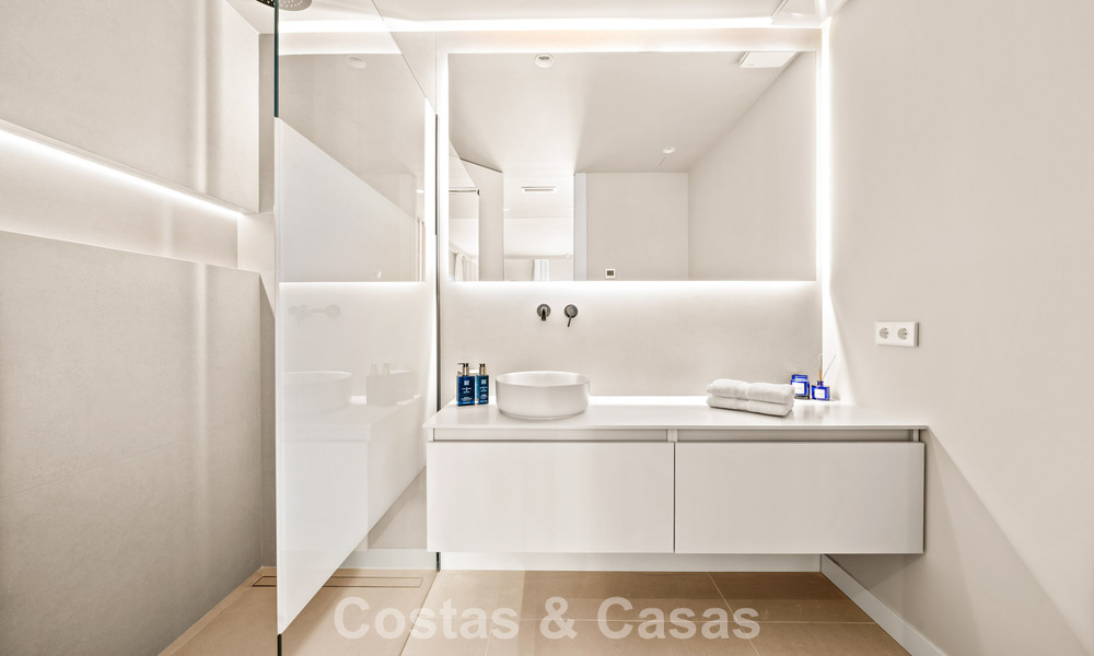 Instapklaar, eigentijds gerenoveerd, duplex appartement te koop met uitzicht op de golfbanen in La Quinta, Marbella - Benahavis 790465