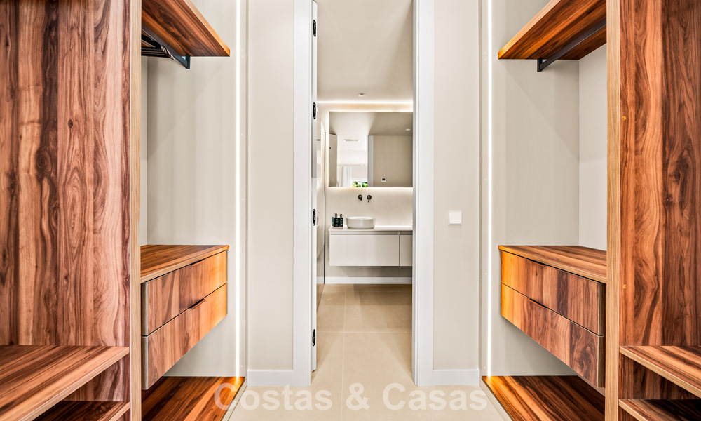 Instapklaar, eigentijds gerenoveerd, duplex appartement te koop met uitzicht op de golfbanen in La Quinta, Marbella - Benahavis 790466