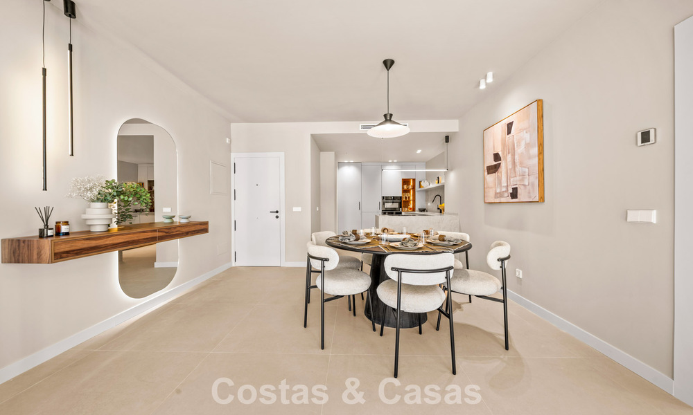 Instapklaar, eigentijds gerenoveerd, duplex appartement te koop met uitzicht op de golfbanen in La Quinta, Marbella - Benahavis 790468