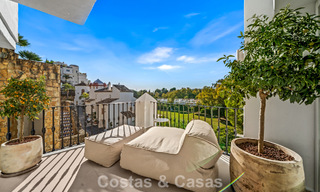 Instapklaar, eigentijds gerenoveerd, duplex appartement te koop met uitzicht op de golfbanen in La Quinta, Marbella - Benahavis 790474 