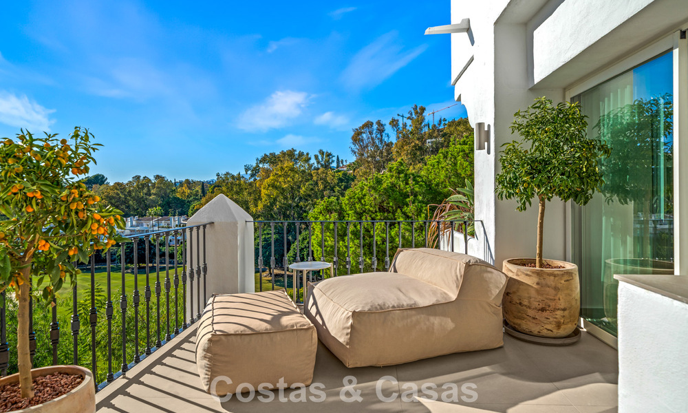Instapklaar, eigentijds gerenoveerd, duplex appartement te koop met uitzicht op de golfbanen in La Quinta, Marbella - Benahavis 790475