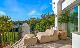 Instapklaar, eigentijds gerenoveerd, duplex appartement te koop met uitzicht op de golfbanen in La Quinta, Marbella - Benahavis 790475 