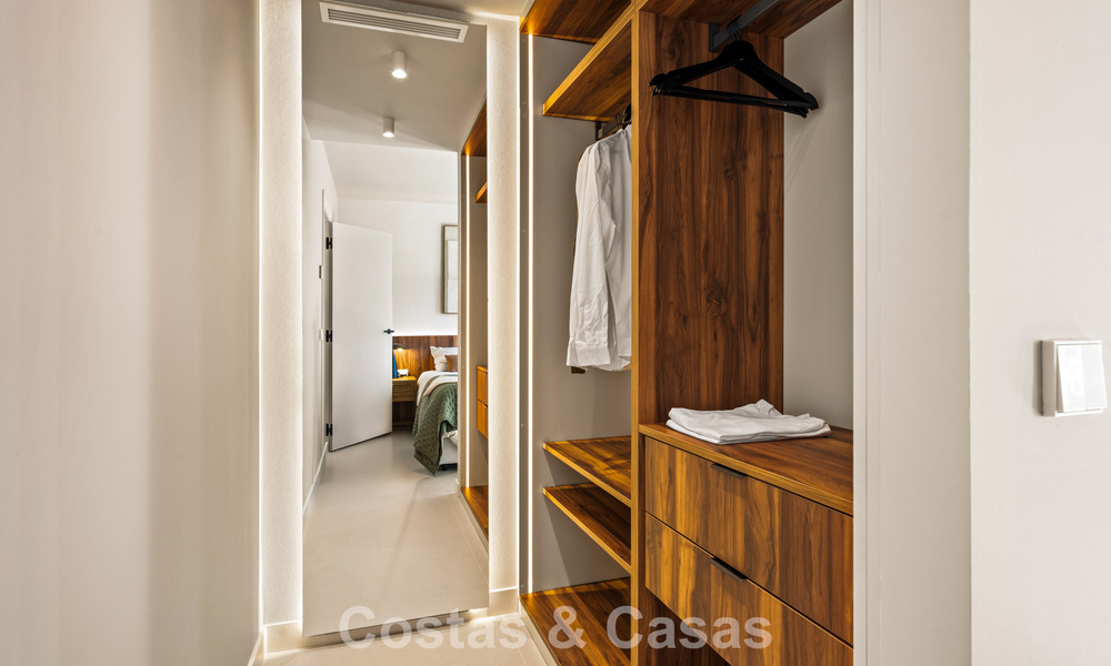 Instapklaar, eigentijds gerenoveerd, duplex appartement te koop met uitzicht op de golfbanen in La Quinta, Marbella - Benahavis 790479