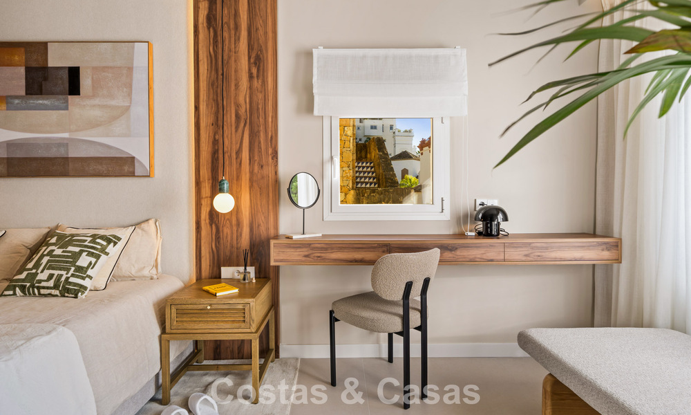 Instapklaar, eigentijds gerenoveerd, duplex appartement te koop met uitzicht op de golfbanen in La Quinta, Marbella - Benahavis 790489