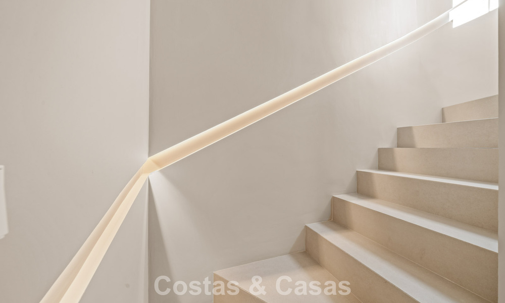 Instapklaar, eigentijds gerenoveerd, duplex appartement te koop met uitzicht op de golfbanen in La Quinta, Marbella - Benahavis 790490