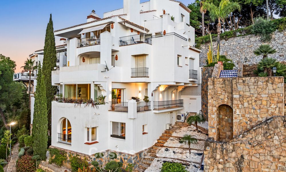 Instapklaar, eigentijds gerenoveerd, duplex appartement te koop met uitzicht op de golfbanen in La Quinta, Marbella - Benahavis 790502