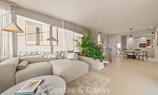 Instapklaar, eigentijds gerenoveerd, duplex appartement te koop met uitzicht op de golfbanen in La Quinta, Marbella - Benahavis 790503 