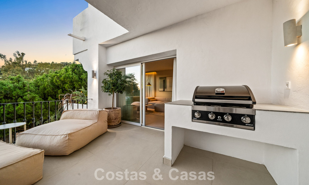 Instapklaar, eigentijds gerenoveerd, duplex appartement te koop met uitzicht op de golfbanen in La Quinta, Marbella - Benahavis 790505