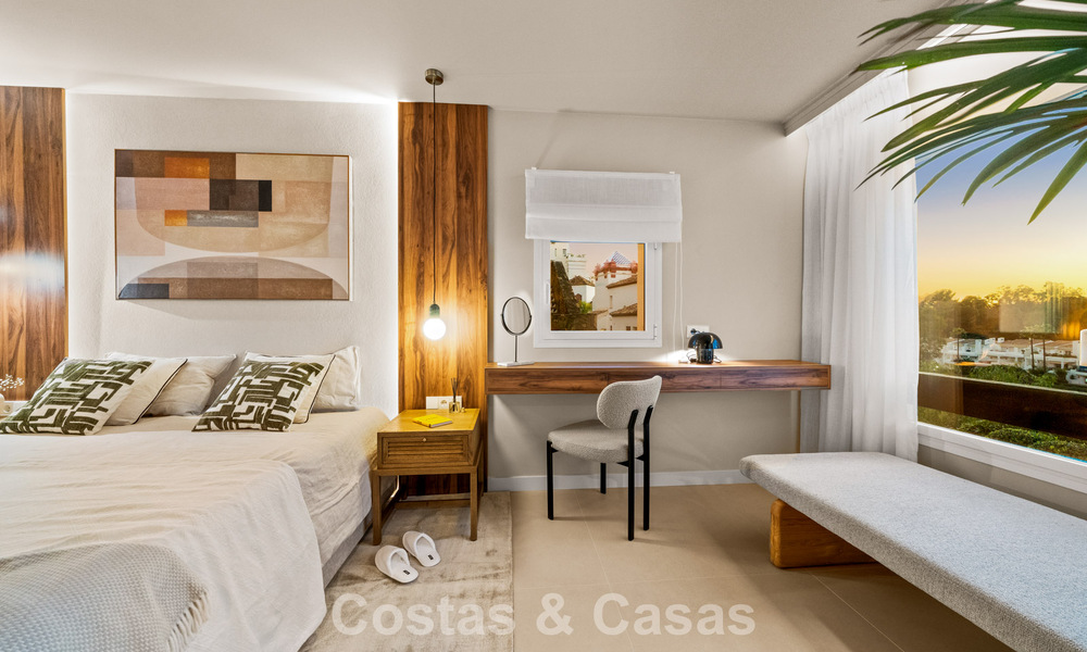 Instapklaar, eigentijds gerenoveerd, duplex appartement te koop met uitzicht op de golfbanen in La Quinta, Marbella - Benahavis 790510