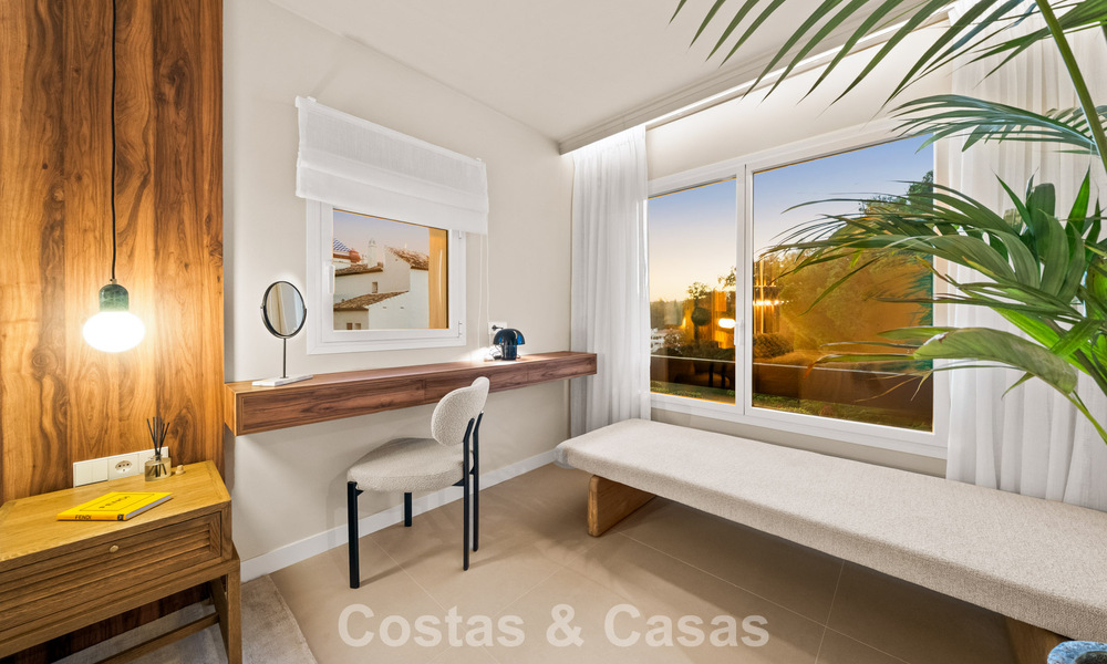 Instapklaar, eigentijds gerenoveerd, duplex appartement te koop met uitzicht op de golfbanen in La Quinta, Marbella - Benahavis 790511