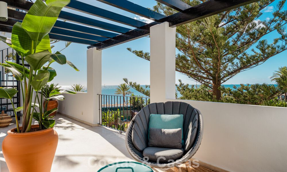 Eigentijds gerenoveerd ruim penthouse te koop op enkele stappen van het strand in San Pedro, Marbella 790540