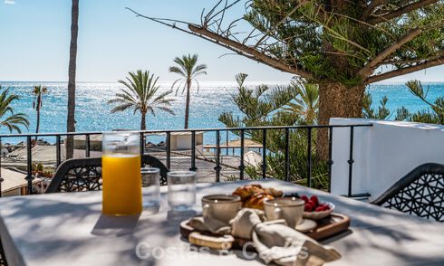 Eigentijds gerenoveerd ruim penthouse te koop op enkele stappen van het strand in San Pedro, Marbella 790546