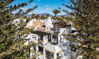 Eigentijds gerenoveerd ruim penthouse te koop op enkele stappen van het strand in San Pedro, Marbella 790548 