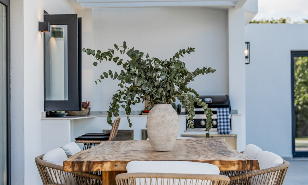 Villa met moderne mediterrane flair te koop op enkele minuten lopen van het strand en centrum van San Pedro, Marbella 790553