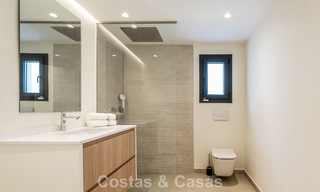 Villa met moderne mediterrane flair te koop op enkele minuten lopen van het strand en centrum van San Pedro, Marbella 790558 