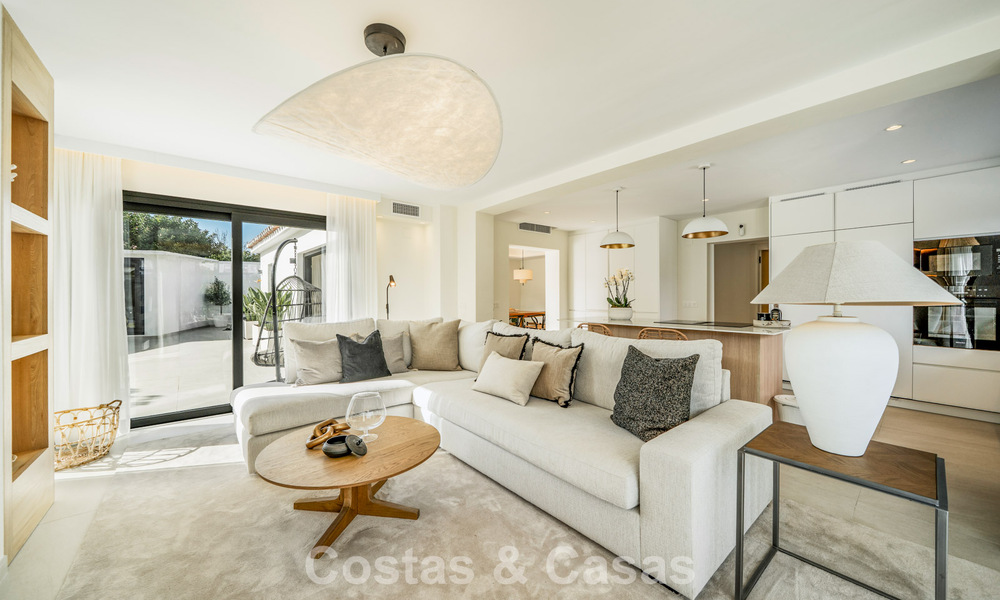 Villa met moderne mediterrane flair te koop op enkele minuten lopen van het strand en centrum van San Pedro, Marbella 790561
