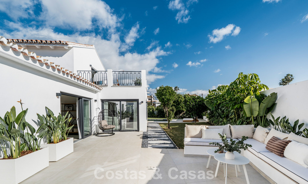 Villa met moderne mediterrane flair te koop op enkele minuten lopen van het strand en centrum van San Pedro, Marbella 790562